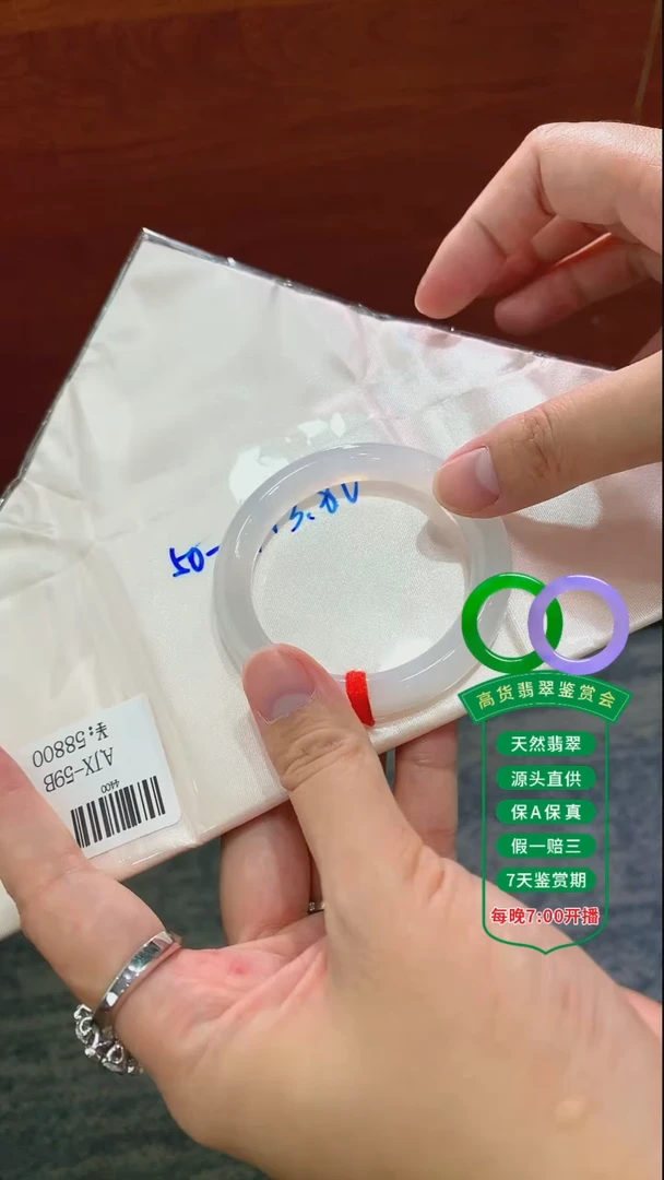 翡翠手镯未镶嵌翡翠手镯131