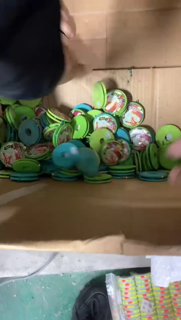 生锈八字环一堆