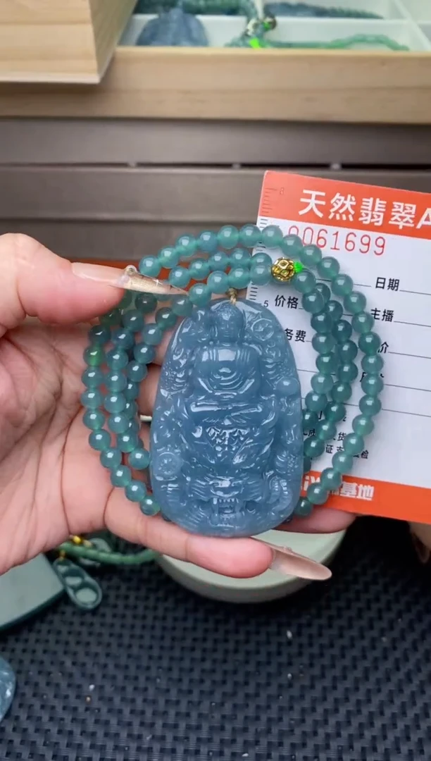 翡翠未镶嵌颈饰