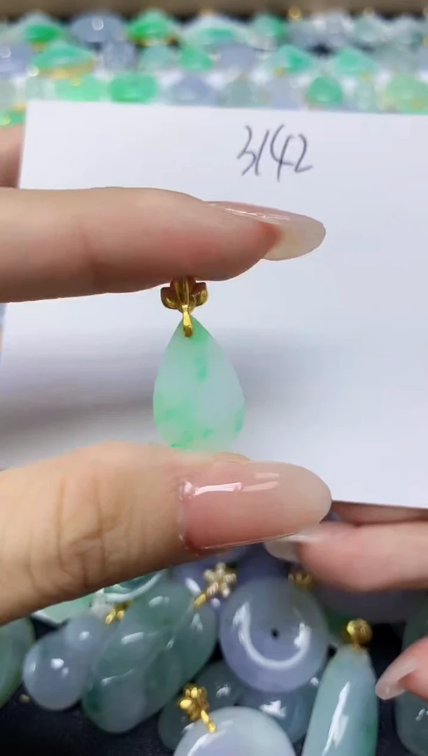 翡翠未镶嵌颈饰天然缅甸翡翠A货