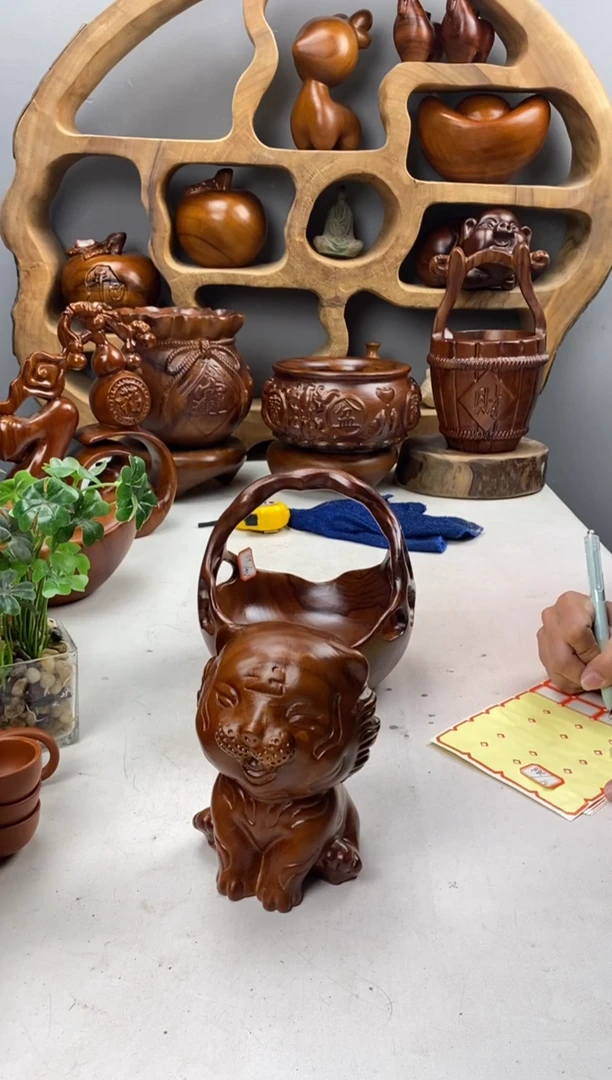 香樟木建61精品老虎摆件