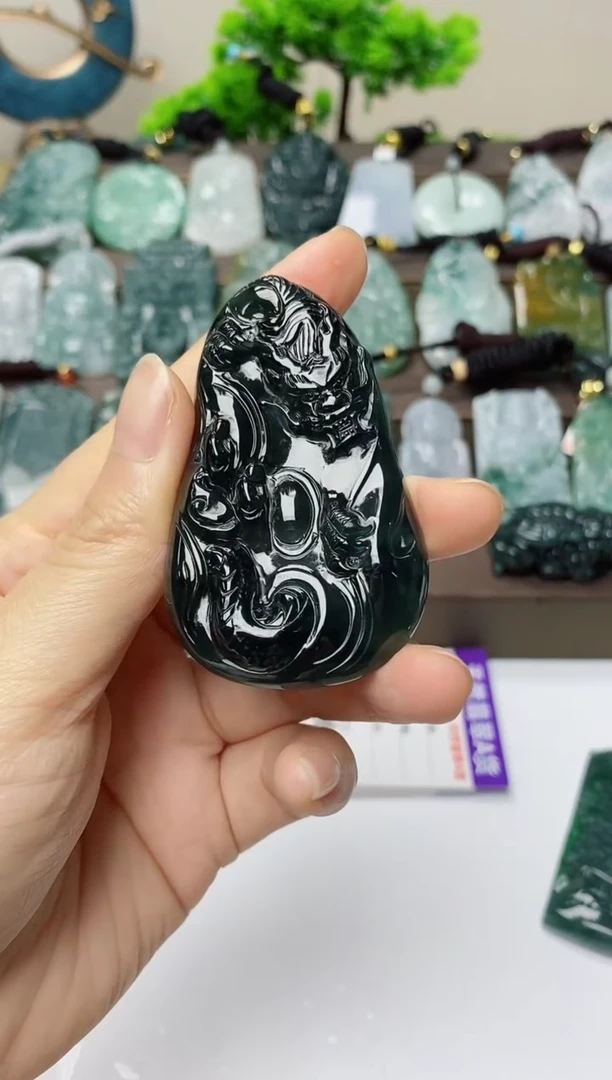 翡翠未镶嵌颈饰