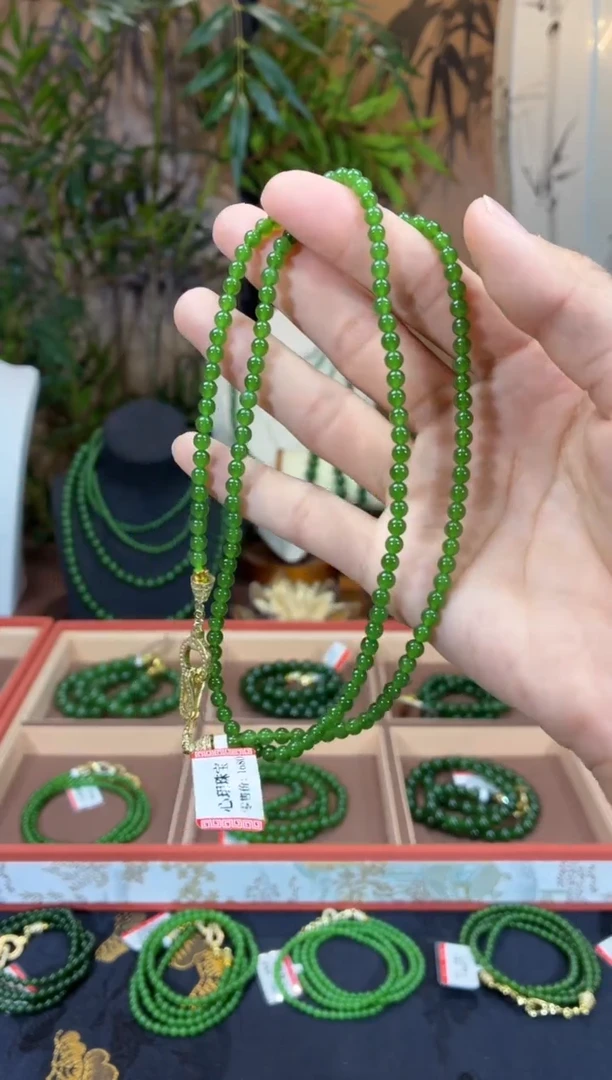 颈饰未镶嵌和田玉（碧玉）4阳绿无矿高货毛衣链