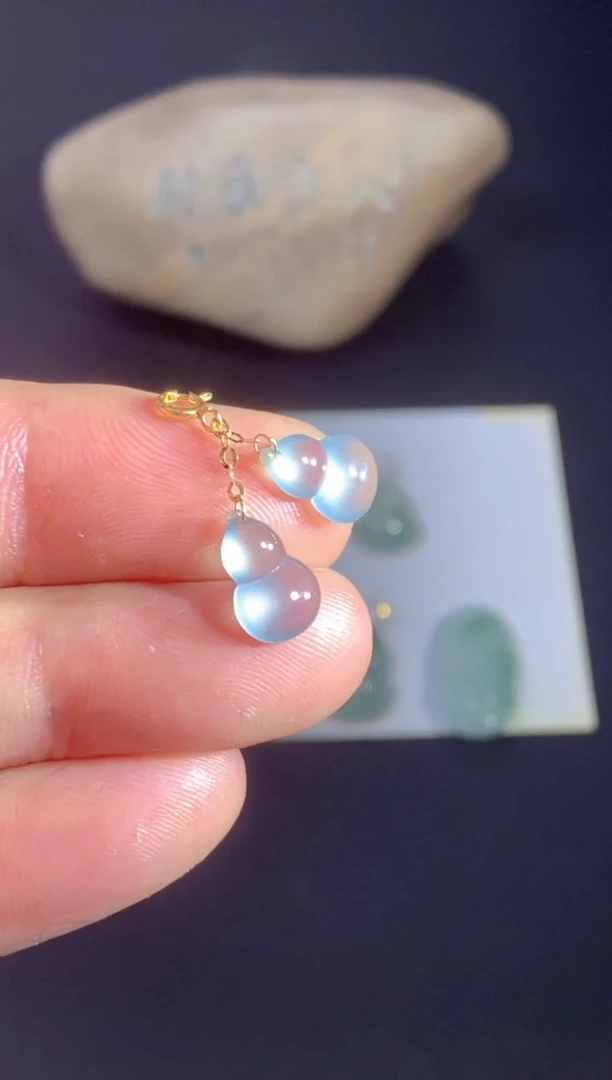 颈饰18K金镶嵌翡翠