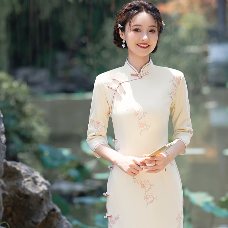 日常新中式刺绣中长裙七分袖旗袍气质少女秋冬季复古修身连衣裙女