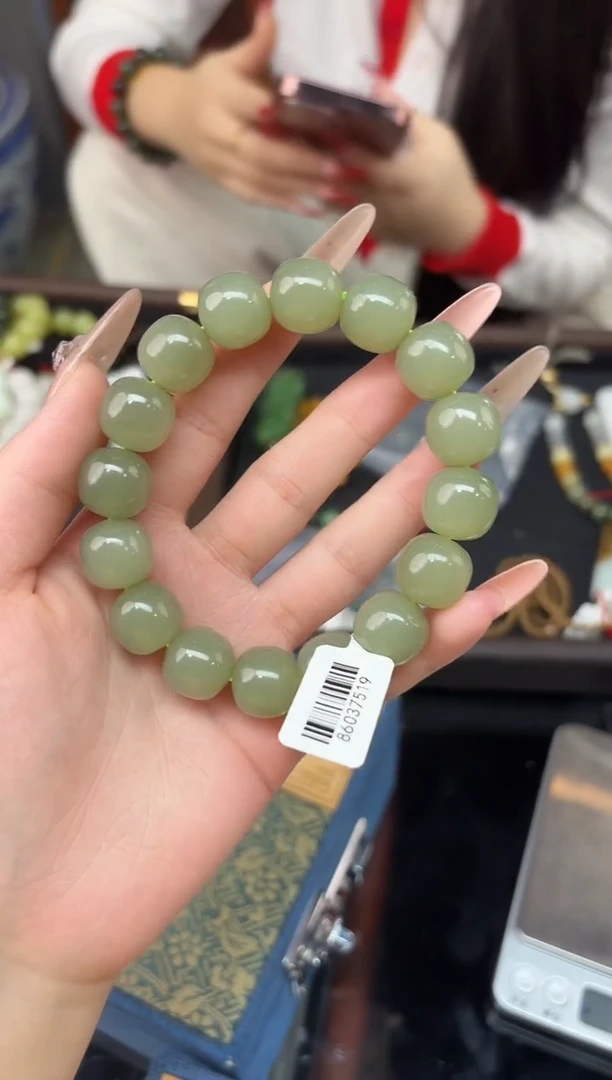 未镶嵌手串和田玉董小姐推荐 多样性发货 拍一发一cq