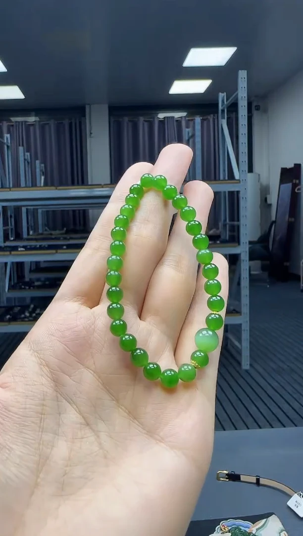 18K金镶嵌手串和田玉1