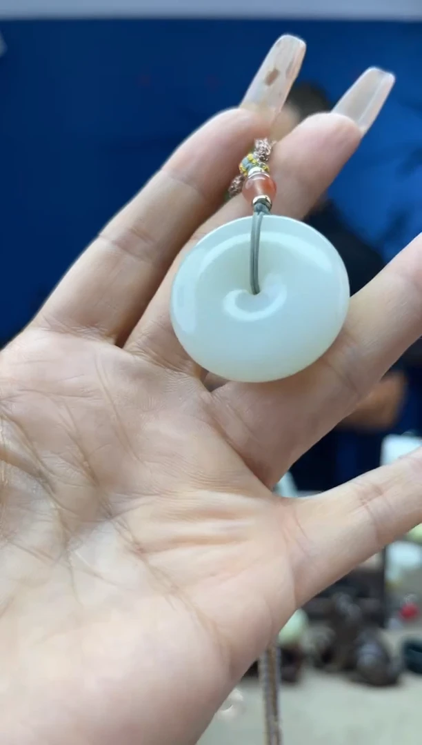 和田玉未镶嵌颈饰1