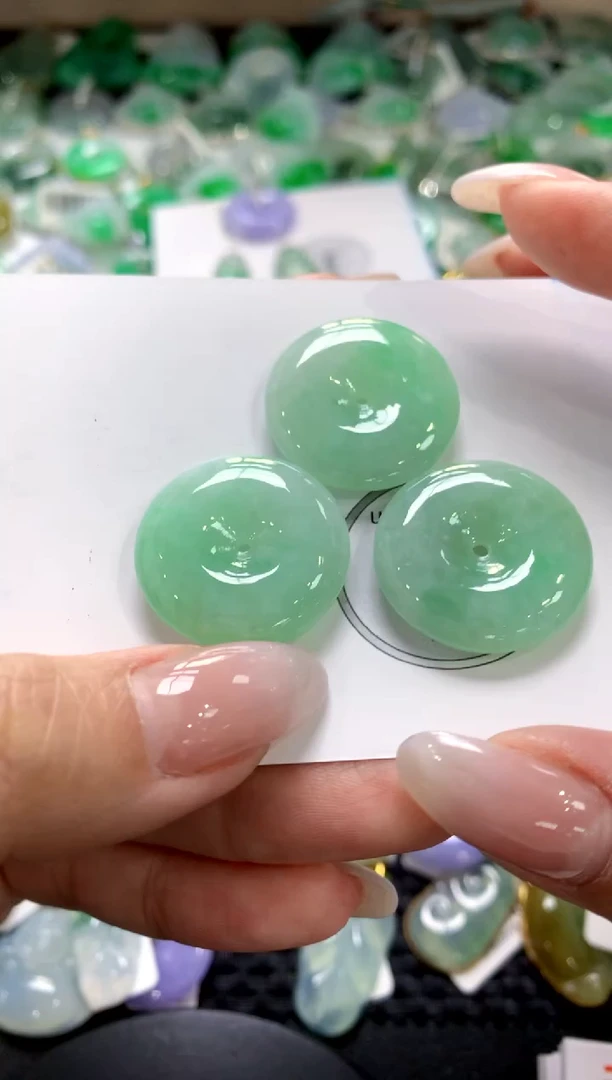 翡翠未镶嵌颈饰1111111111（多样性发其一）