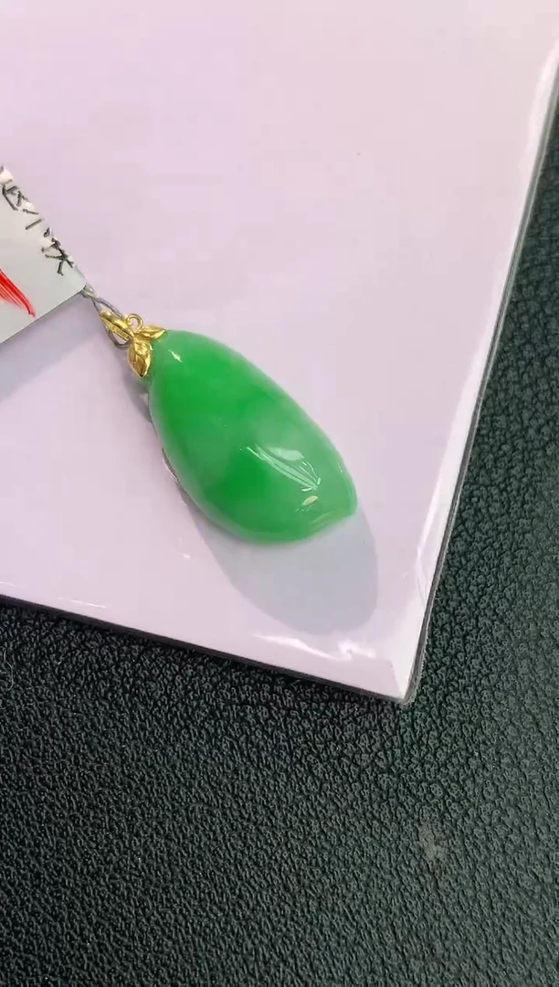 颈饰18K金镶嵌翡翠赠礼盒 丁丁