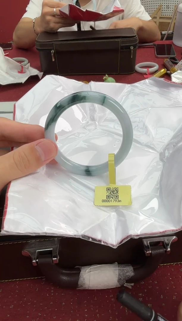 翡翠手镯未镶嵌2手镯