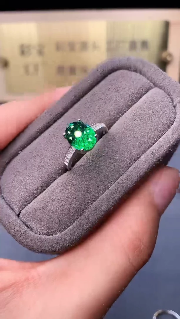 银S925镶嵌戒指石榴石（沙弗莱）2222