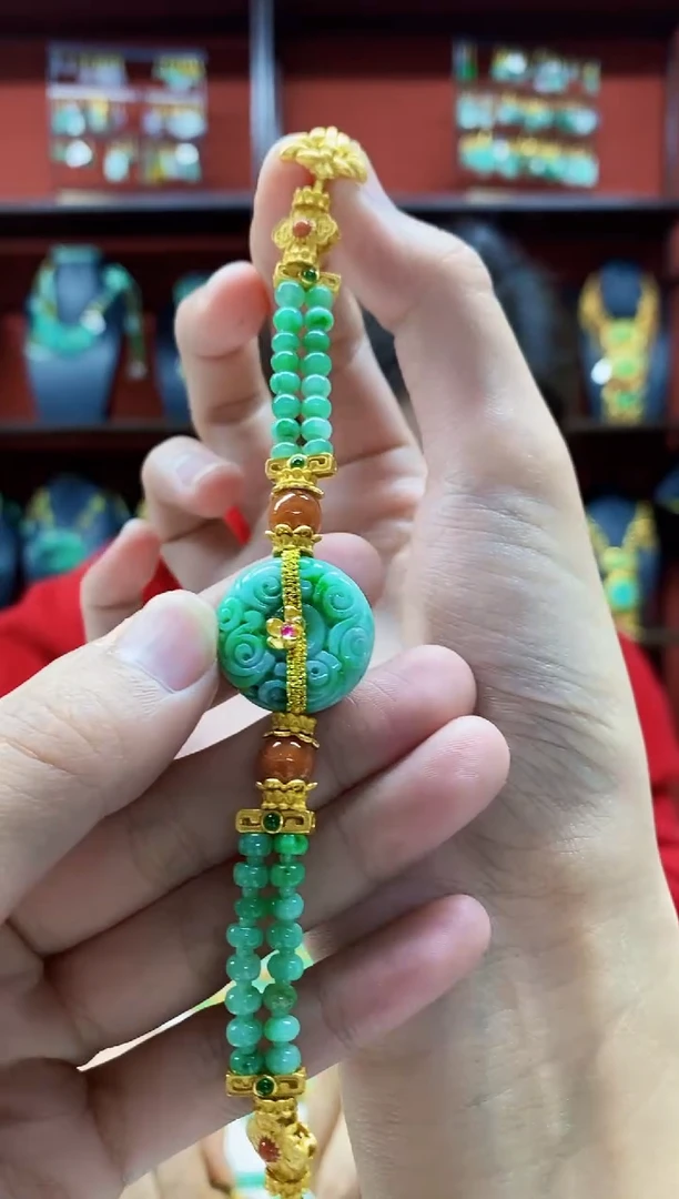 颈饰未镶嵌翡翠手串
