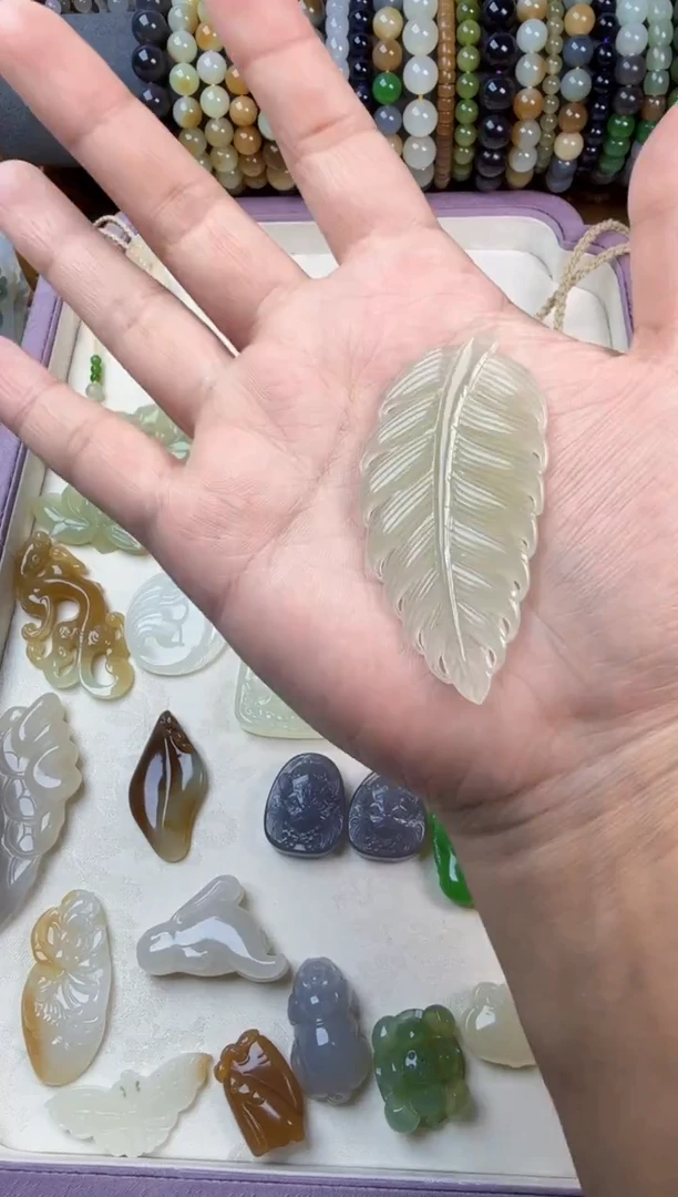 颈饰未镶嵌和田玉简羽毛