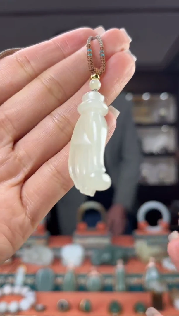 颈饰未镶嵌和田玉佩佩