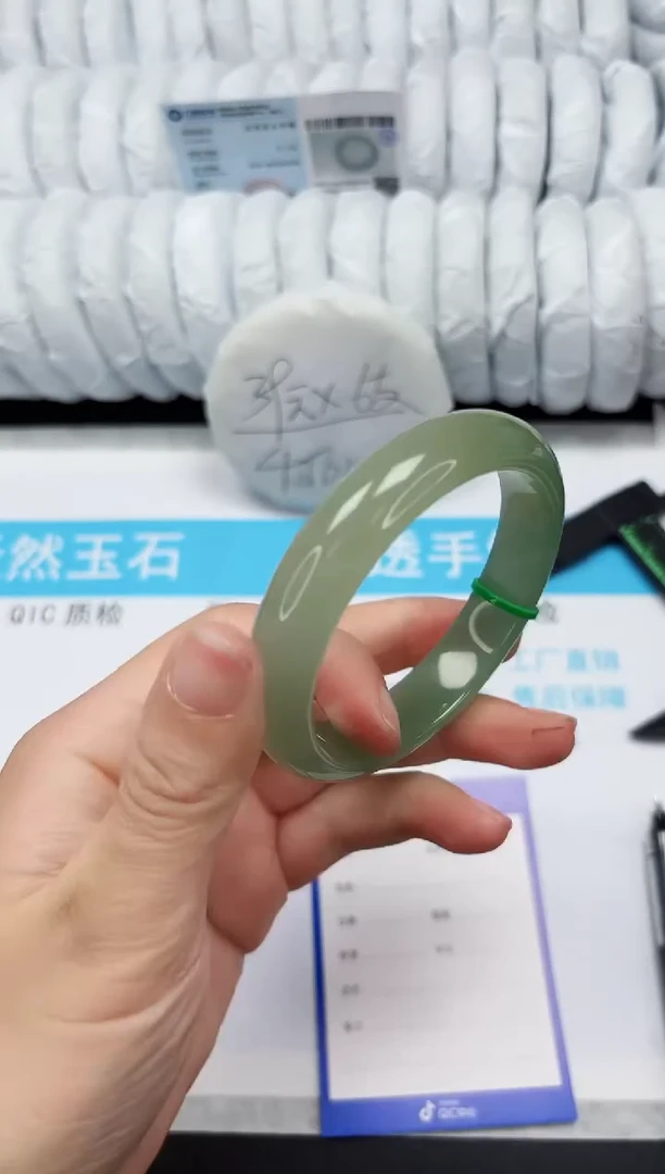 【闪购商品】石英质玉手镯未镶嵌171-57.8