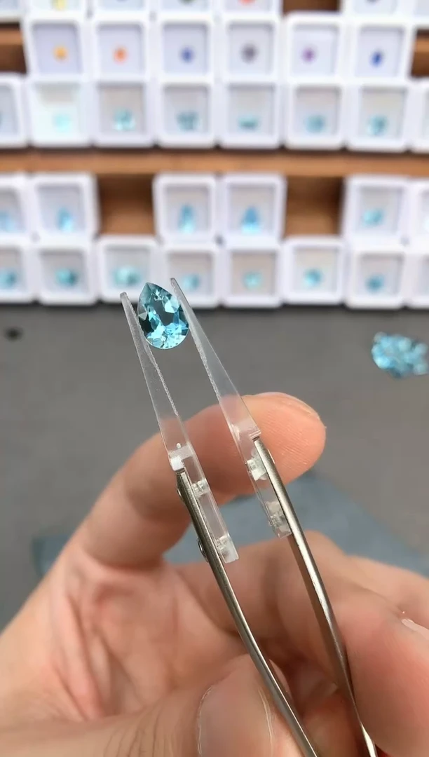未镶嵌裸石定制海蓝宝石1.36ct 超圣 02045