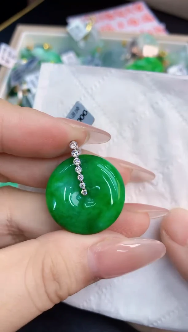 翡翠18K金镶嵌吊坠(不含链)1