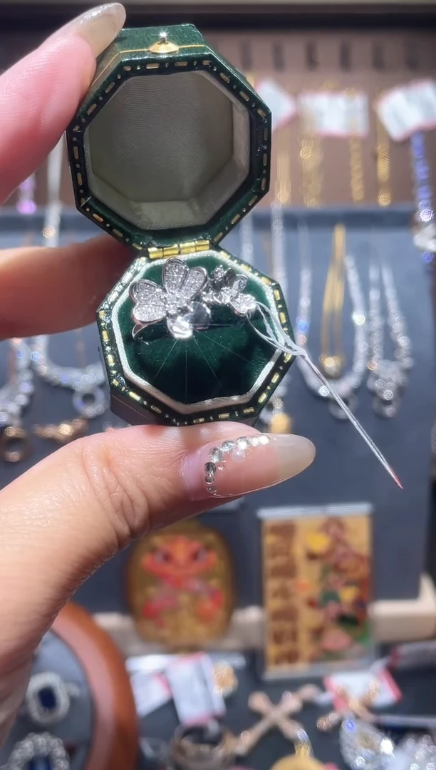 【闪购商品】钻石戒指/指环18K金镶嵌钻石戒指