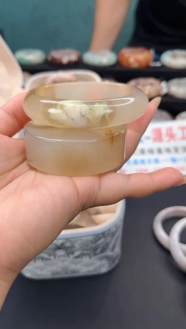 未镶嵌手镯石英质玉（61圈口）赠送镯心