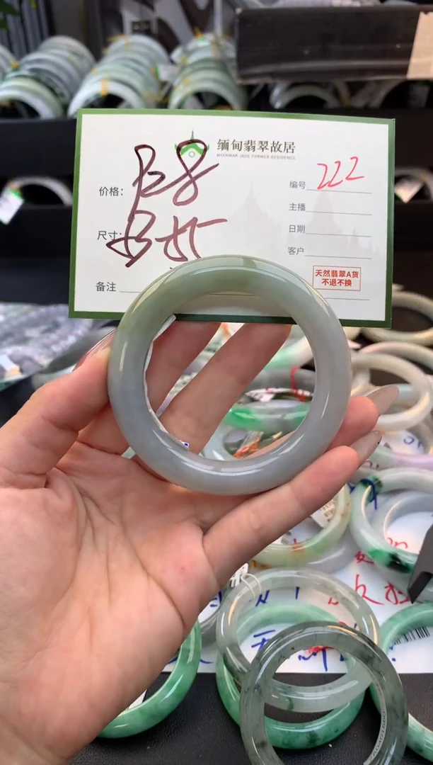 未镶嵌定制翡翠毛货需精细抛光+多人