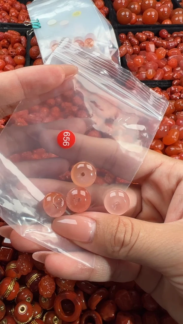 南红玛瑙未镶嵌颈饰1