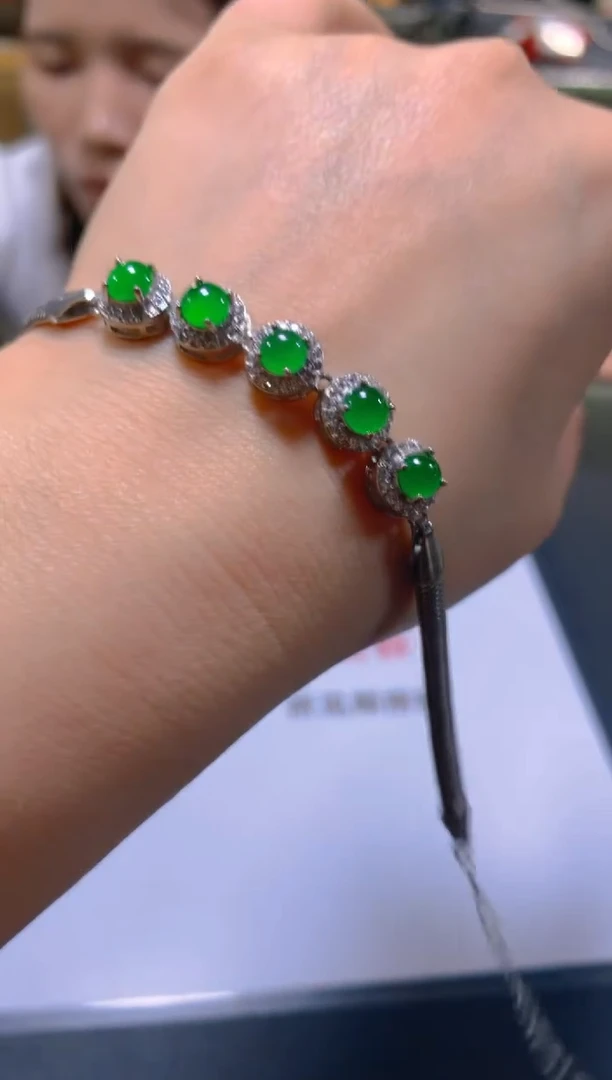 未镶嵌手链翡翠多样性发一