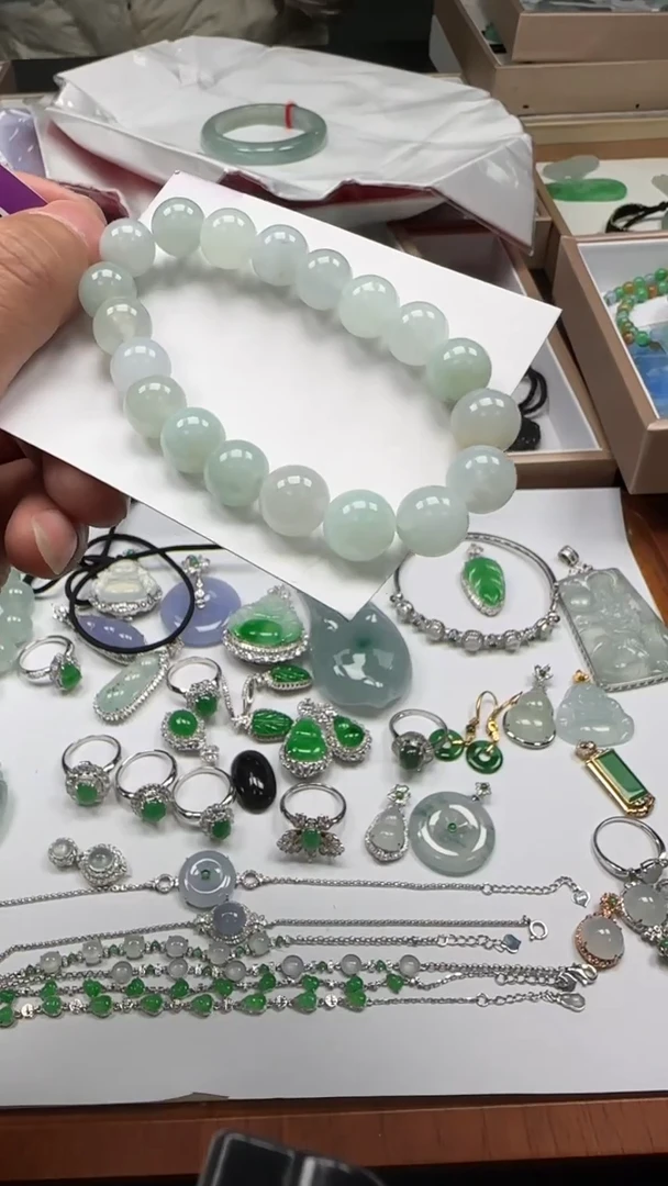 【闪购商品】翡翠颈饰未镶嵌卡10手串