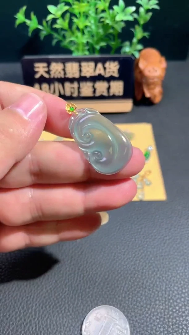 颈饰18K金镶嵌翡翠翡翠