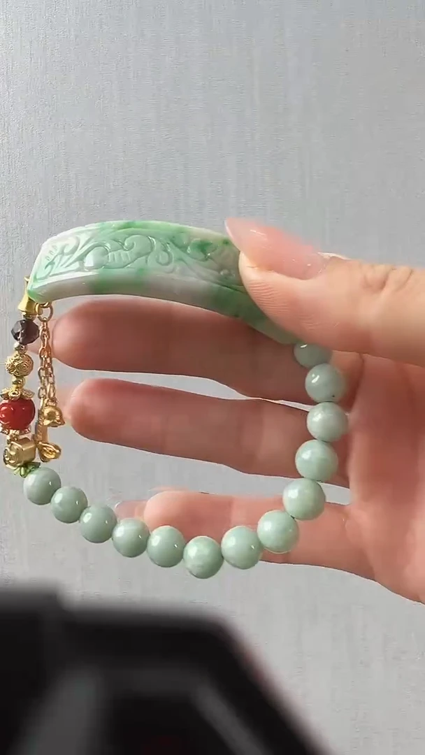 颈饰未镶嵌翡翠手牌