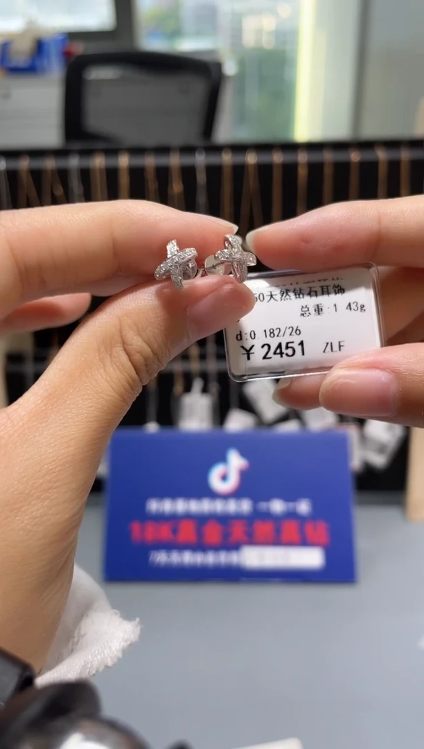 耳饰18K金镶嵌钻石剪断标签不退不换
