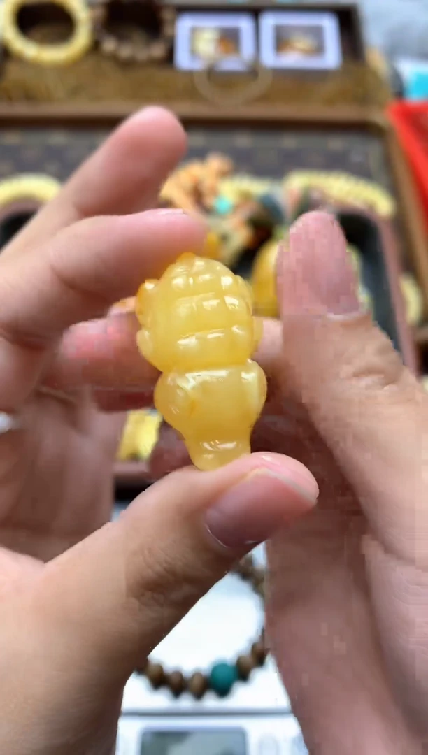 【闪购商品】琥珀珠宝奇石未镶嵌105蜜蜡花粉小坑有强迫症的不要拍