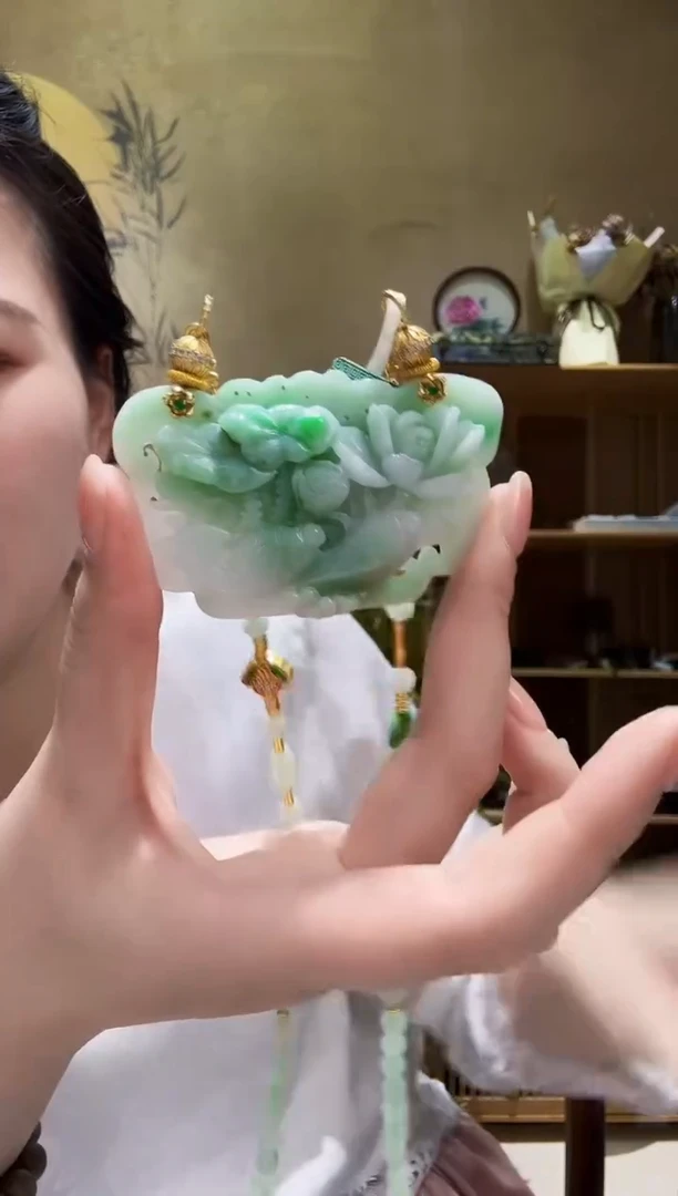 颈饰未镶嵌翡翠吊坠