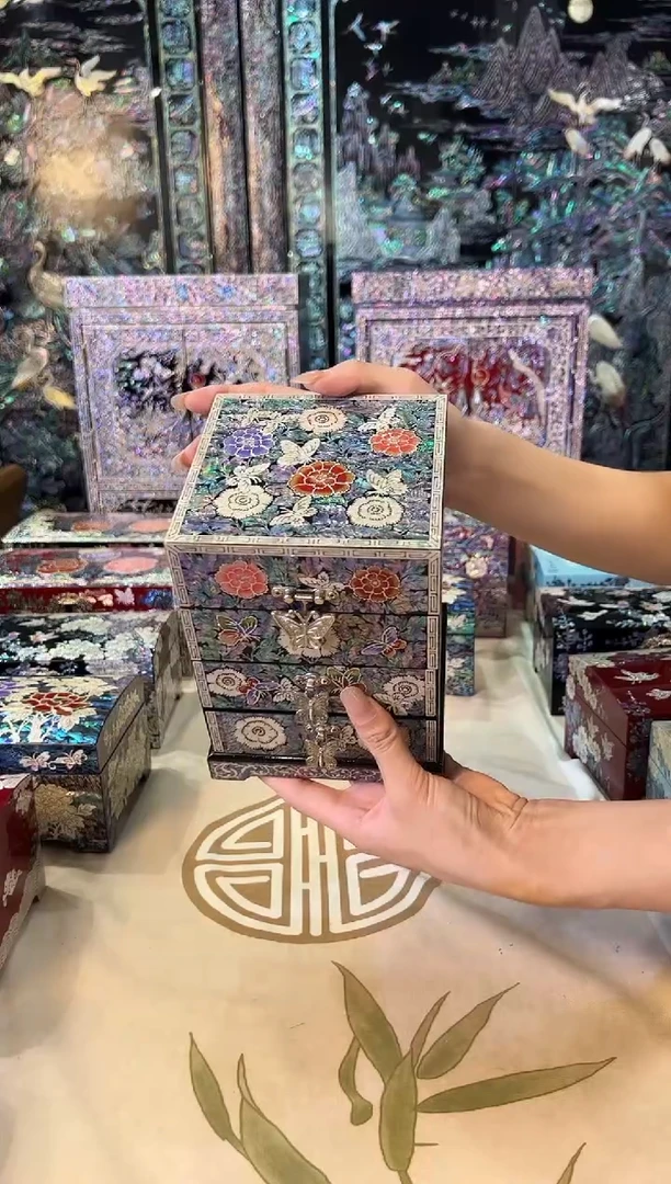 黑底白边·弘贝雅螺钿漆器文化馆