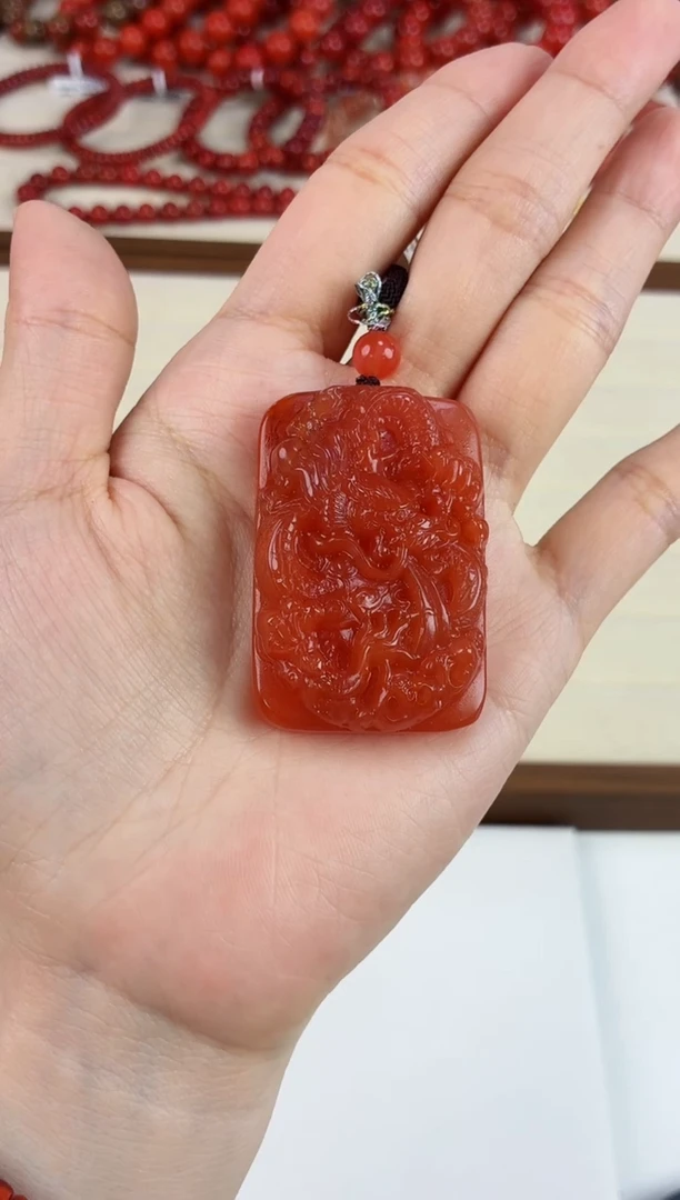 未镶嵌龙牌雕刻吊坠南红玛瑙一个/条