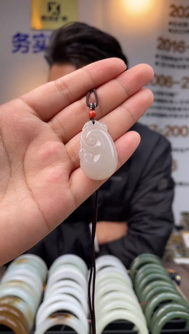 颈饰未镶嵌和田玉烟紫玉如意的在多样性发一