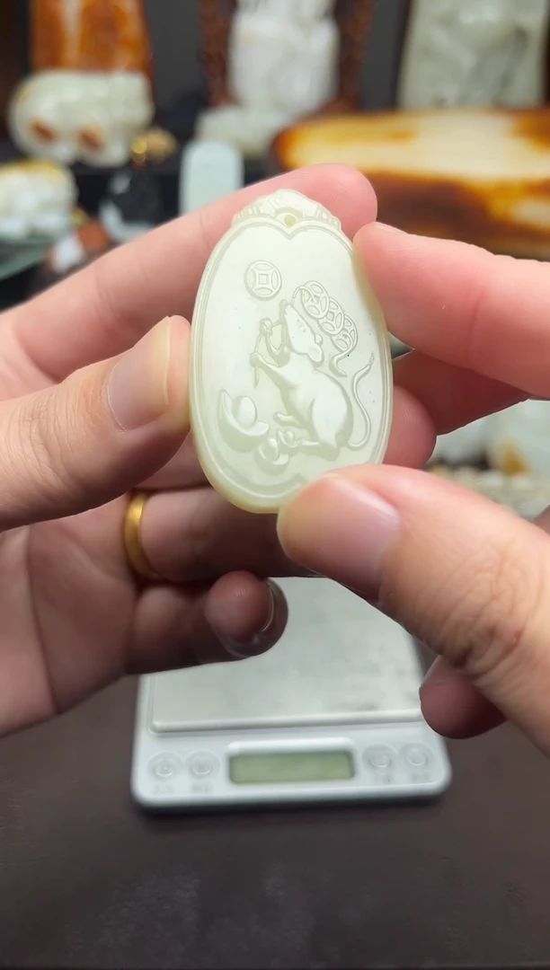 颈饰未镶嵌和田玉鼠牌子