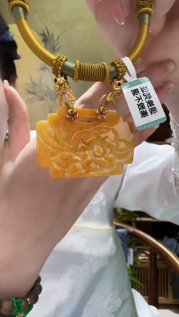 颈饰未镶嵌翡翠吊坠