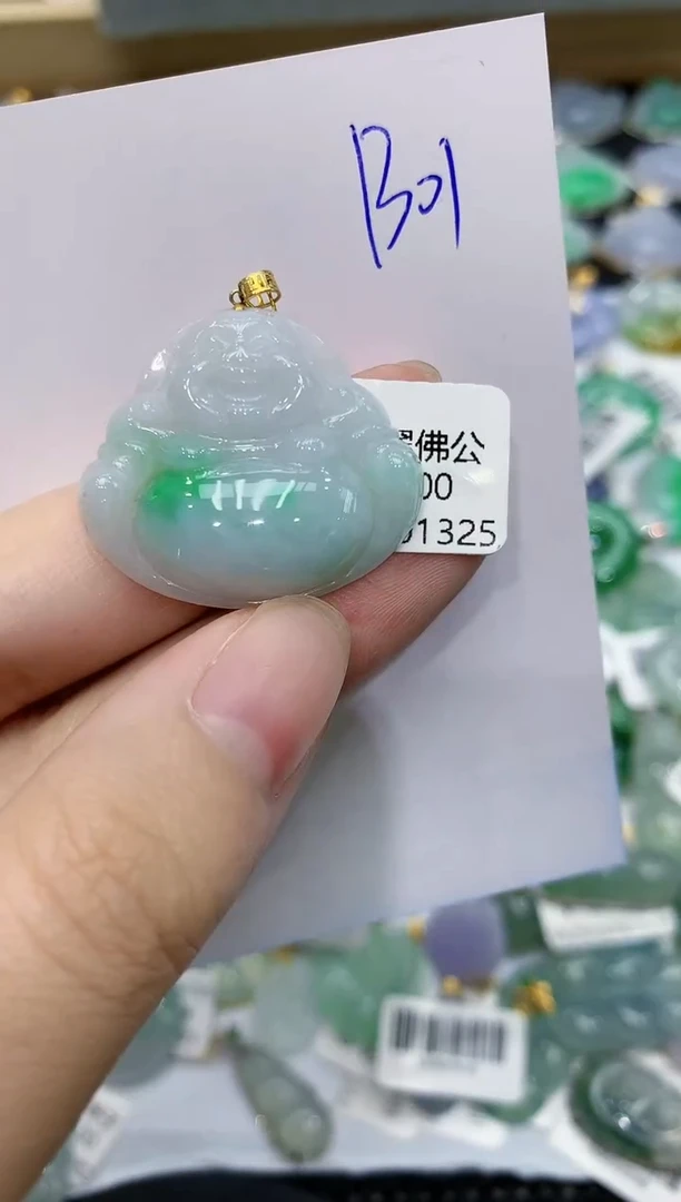 翡翠18K金镶嵌颈饰111111111