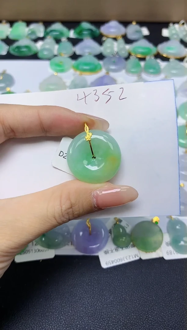 翡翠18K金镶嵌颈饰 天然缅甸翡翠A货