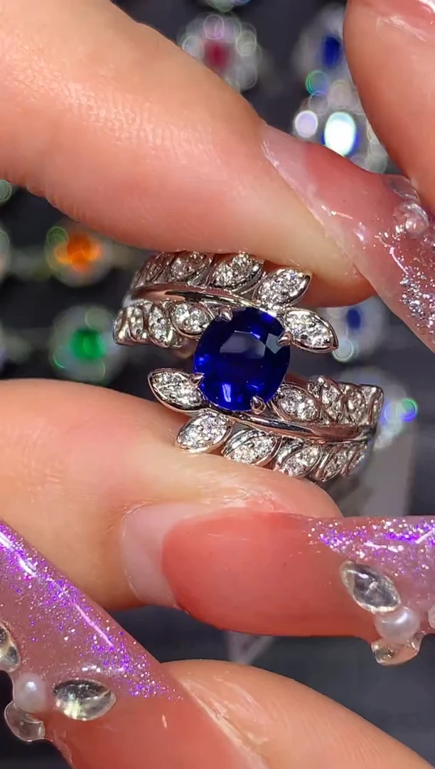 戒指蓝宝石18K金镶嵌1.3CT
