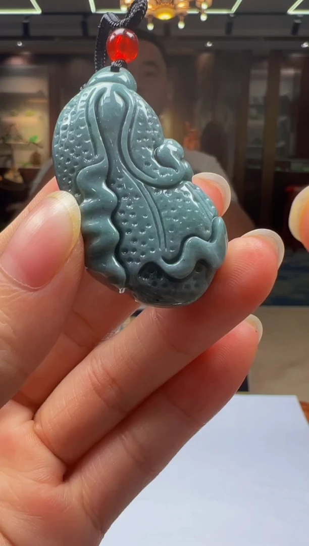 翡翠未镶嵌颈饰Q2025-6-13-1