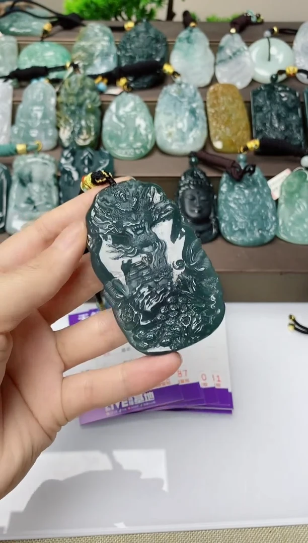 翡翠未镶嵌颈饰