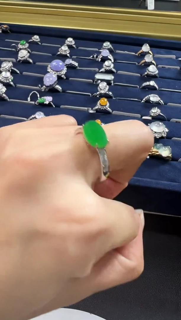 18K金镶嵌戒指翡翠KHF1206-015