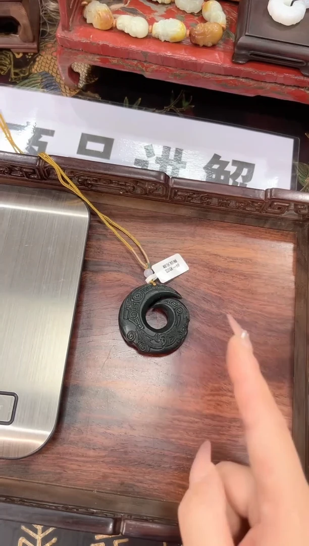 和田玉未镶嵌挂件扭转乾坤牌