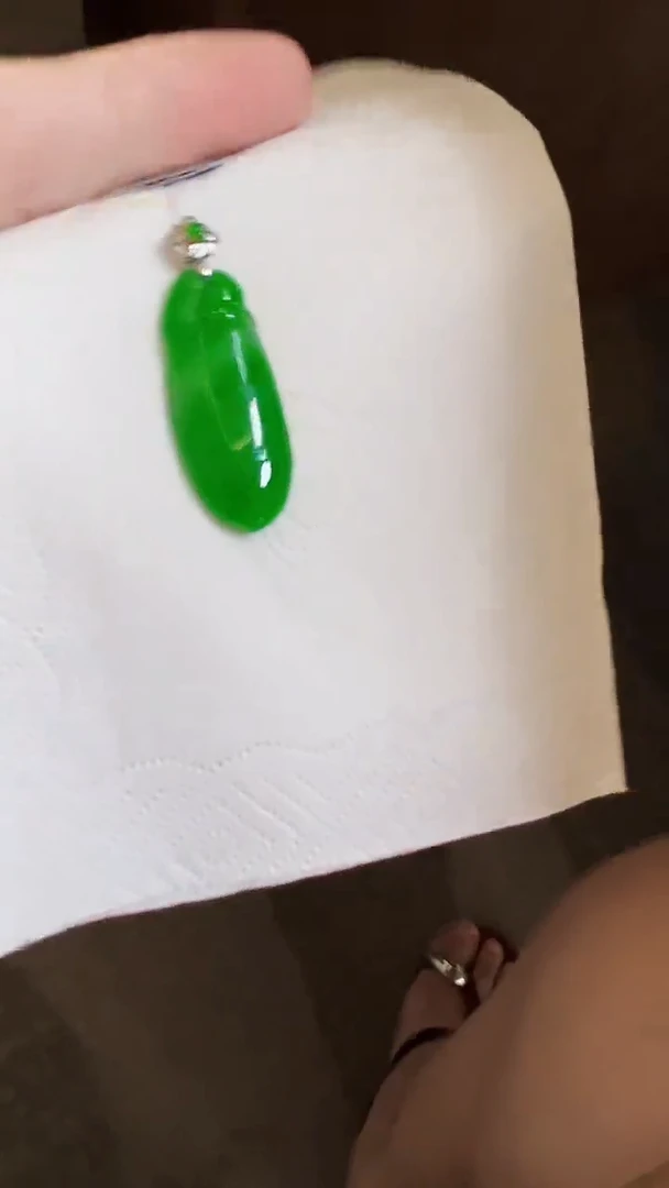 颈饰18K金镶嵌翡翠瓜