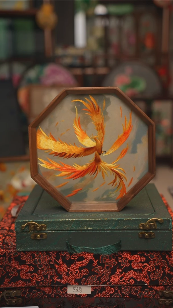 扇子苏绣双面绣八角台屏胡桃木框大号20CM