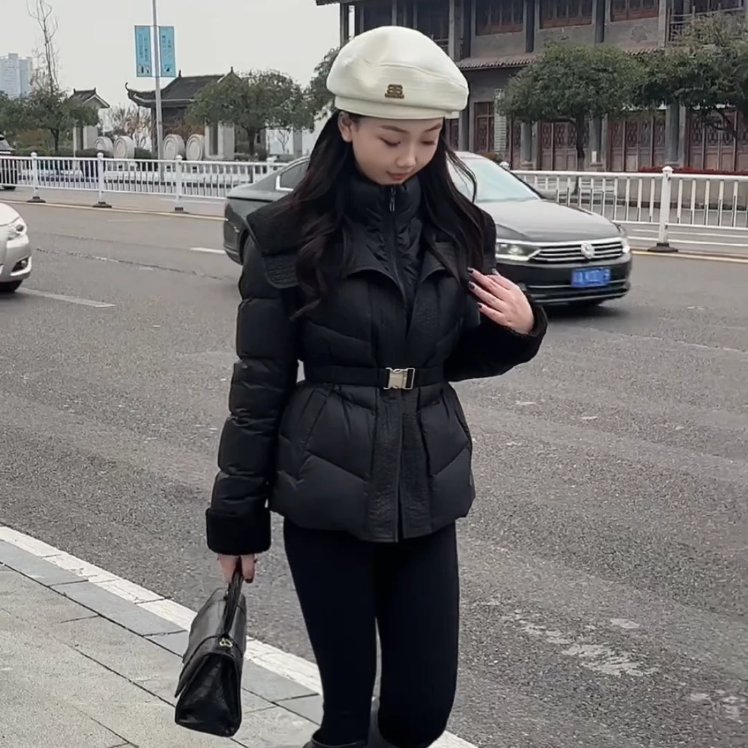 【白茶月光】琳琳2025服装冬季新款修身披肩翻领白鸭绒收腰羽绒服