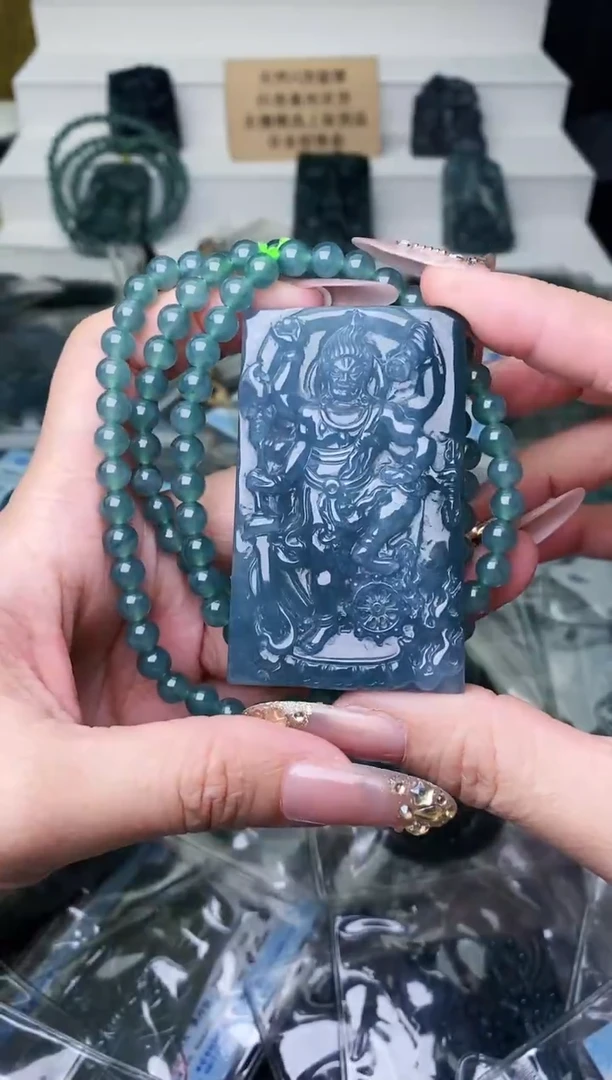 颈饰未镶嵌翡翠