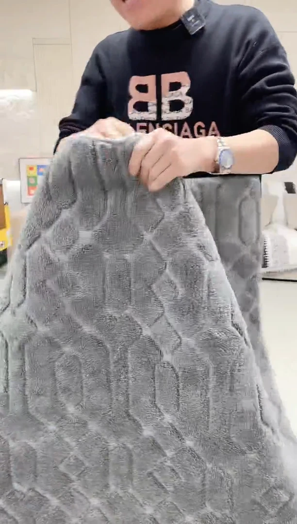 混纺DT1宝宝绒灰色立体剪花地毯100*140厘米